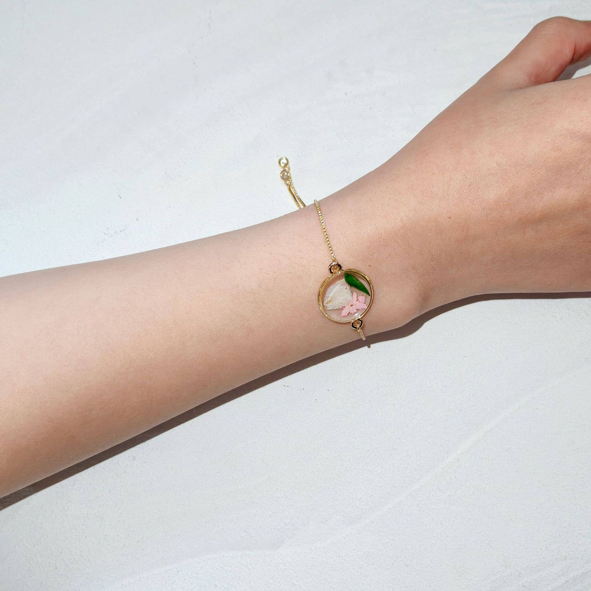 Dried Flower Disc Adjustable Slider Bracelet, Botanical Resin Jewelry, Nature Inspired Bracelet, Gift for Her