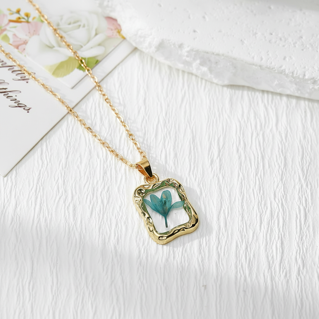 Real Dried Flower Frame Necklace, Adjustable Botanical Resin Pendant, Nature Inspired Gift for Her