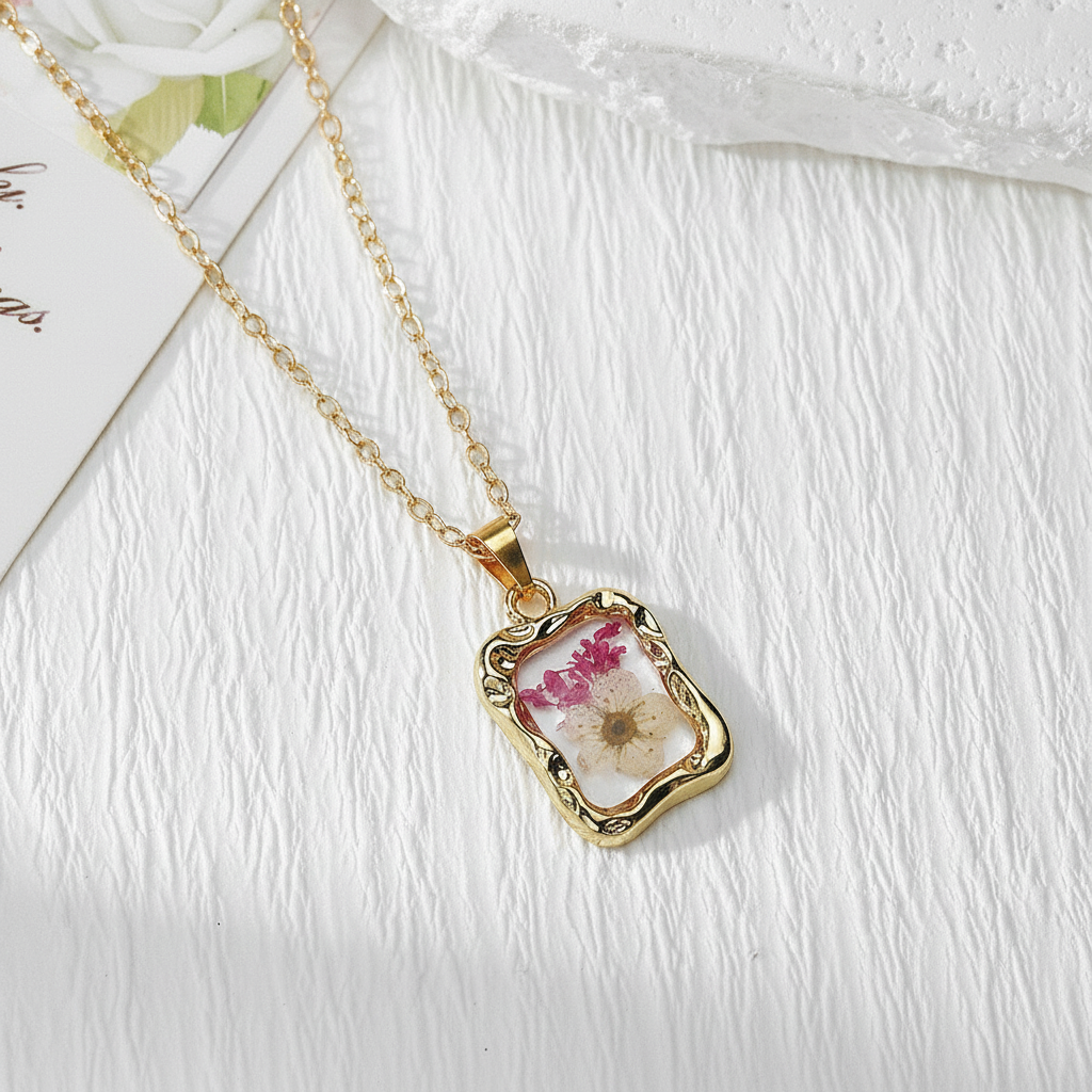 Real Dried Flower Frame Necklace, Adjustable Botanical Resin Pendant, Nature Inspired Gift for Her