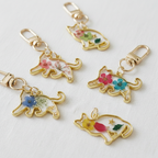 Cat Shaped Botanical Keychain, Preserved Floral Resin Charm, Nature Inspired Gift for Cat Lovers