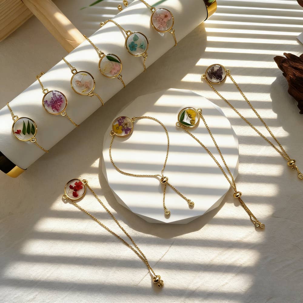Dried Flower Disc Adjustable Slider Bracelet, Botanical Resin Jewelry, Nature Inspired Bracelet, Gift for Her