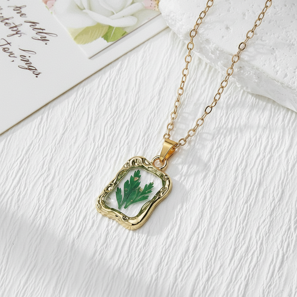Real Dried Flower Frame Necklace, Adjustable Botanical Resin Pendant, Nature Inspired Gift for Her