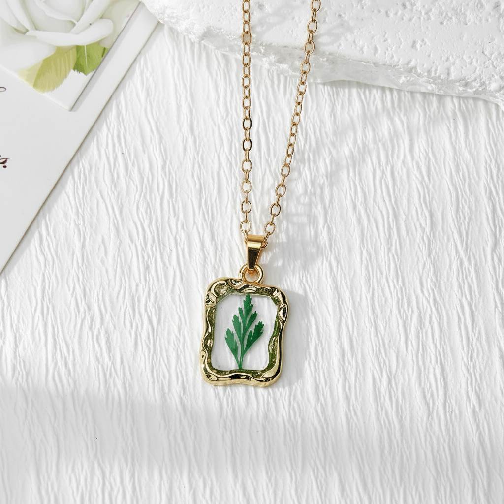 Real Dried Flower Frame Necklace, Adjustable Botanical Resin Pendant, Nature Inspired Gift for Her